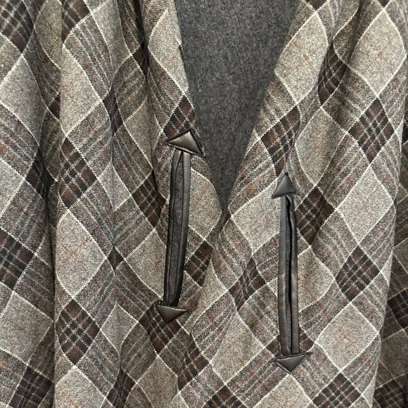 John Eshaya Grey Plaid Wrap / Cape - OS - Picture 7 of 11